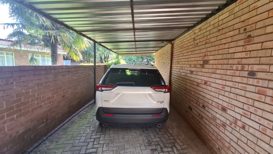 6 Bedroom Property for Sale in Mooivallei Park North West